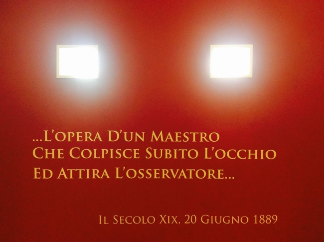 muro rosso interno Accademia con feritoie di luce