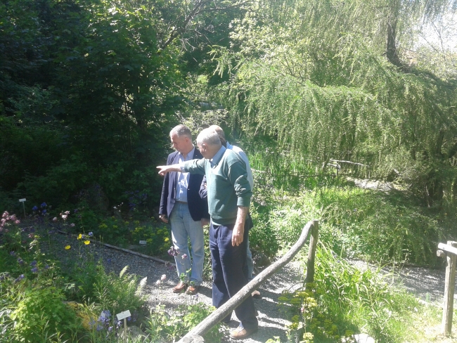 Il sindaco metropolitano Marco Doria nel giardino botanico di Pratorondanino