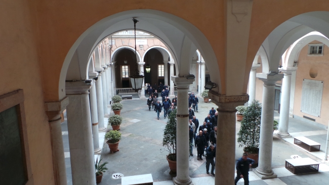 lavoratori iren nell'atrio di Tursi