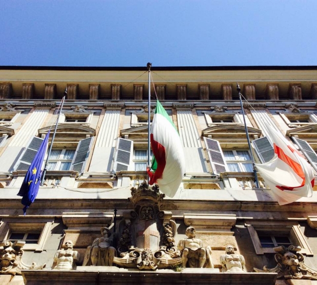 bandiere a mezz'asta a palazzo tursi 