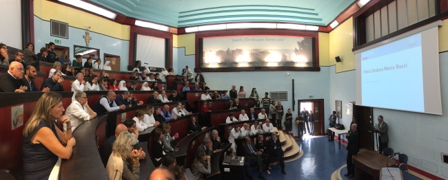 aula magna Gaslini con persone