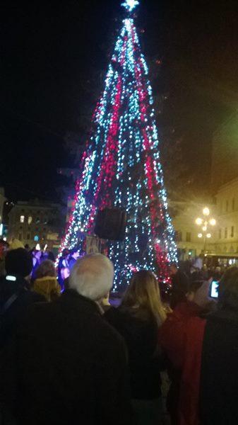 albero natale illuminato