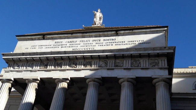 Teatro carlo felice pronao