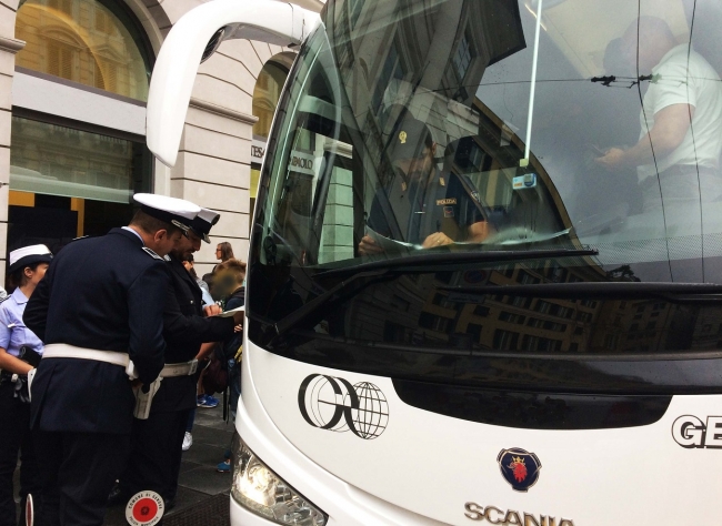 I controlli di Polizia Stradale e Locale agli autobus delle gite scolastiche