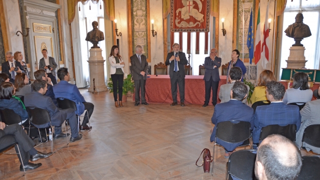 Il sindaco parla ai Diplomatici in sala