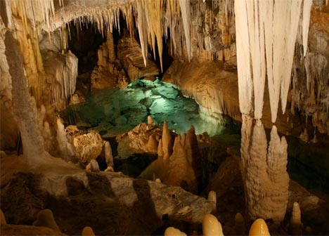 stalattiti in una grotta