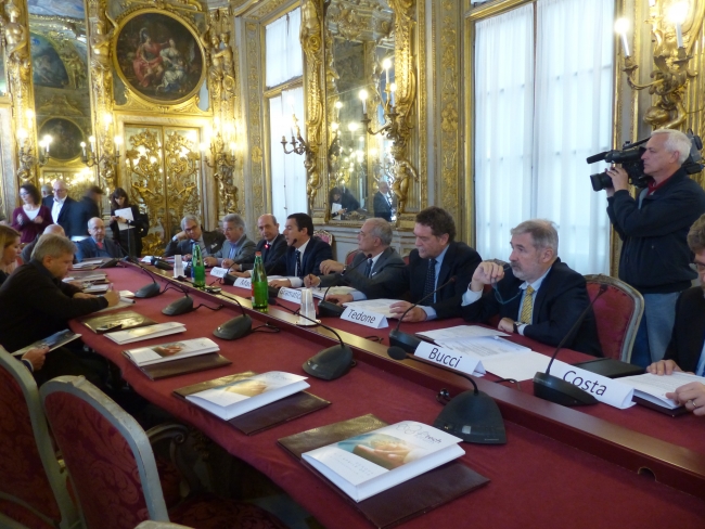 sala dorata della camera di commercio di genova