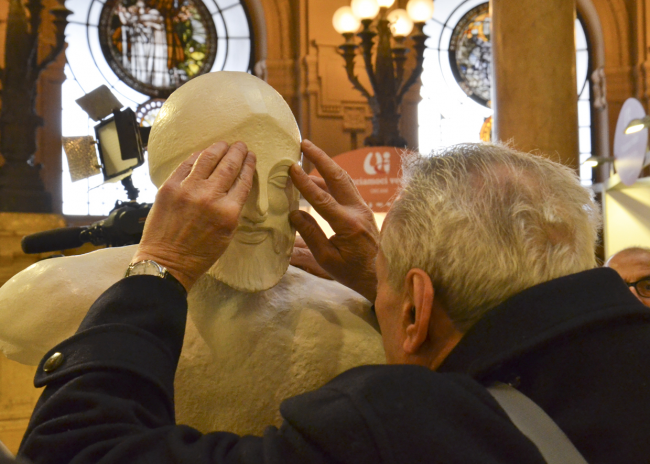 scultura tattile in mostra a Palazzo della Borsa