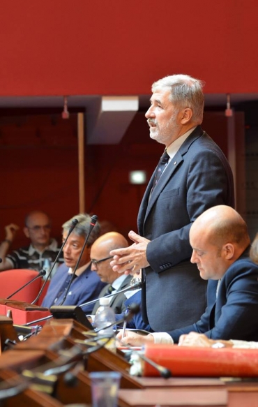 foto bucci in consiglio