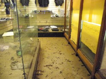 Alluvione di Genova - negozi - Foto di Carmelo Marino