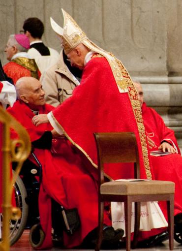 cardinale e don tubino, foto Caritas