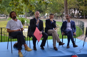 Un momento della donazione del Secolo XIX al Comune per il parco dell'Acquasola