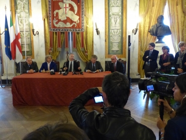 I relatori al tavolo nel salone di rappresentanza