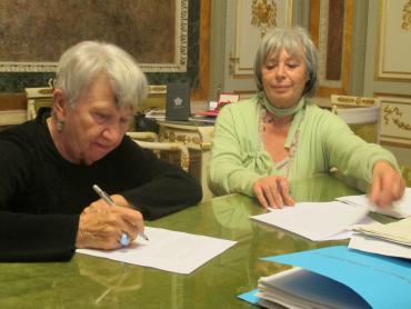 Luciana Garabello e Marta Vincenzi firmano la donazione
