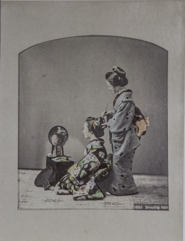 una delle opere in mostra (1600 Dressing Hair)