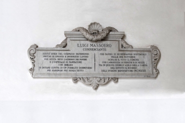 la targa in memoria di Luigi Massoero all'Albergo dei Poveri