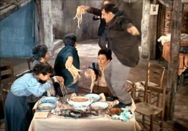 dal film Miseria e nobilità