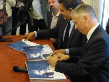 firma della donazione del blue print