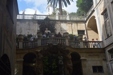 Visitatori a Palazzo Lomellino