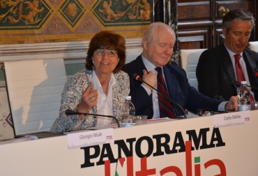 l'assessore Sibilla al tavolo dei relatori