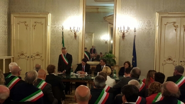 Matteo Renzi in Prefettura con il sindaco Doria, il presidente Toti e il prefett