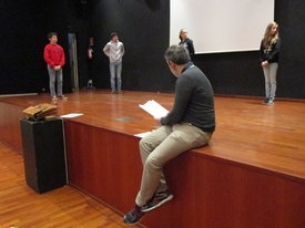 ragazzi alle prove di"Una gita al museo con Billy Budd
