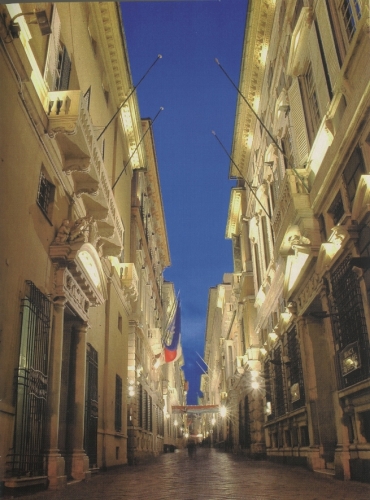 Via Garibaldi di notte