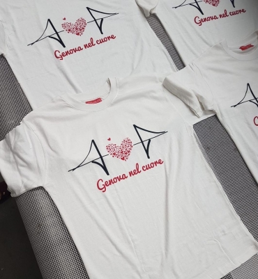 Magliette con logo