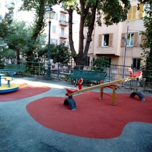 giostrina e altalena a dondolo 