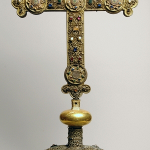 Arte Mosana, 1240 ca., Croce reliquiario, argento e filigrana d'argento, Savona,