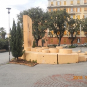 Cura dei giardini piazza Giuseppe Bignami