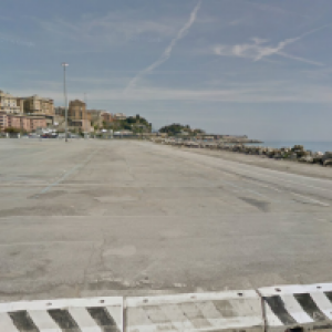 Pulizia spiaggia da piazzale Kennedy a Punta Vagno